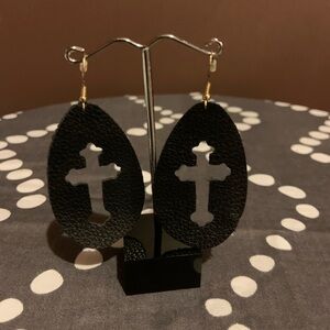 Fun leather earrings, barely worn, excellent condition, very light weight